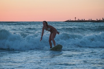 20220320 Surfing @ South Jetty