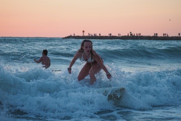 20220320 Surfing @ South Jetty