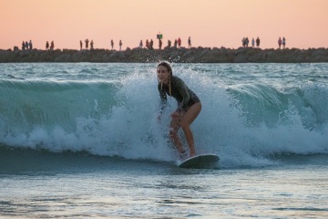 20220320 Surfing @ South Jetty