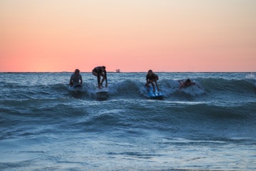20220320 Surfing @ South Jetty