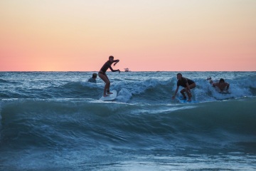 20220320 Surfing @ South Jetty