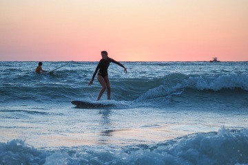 20220320 Surfing @ South Jetty
