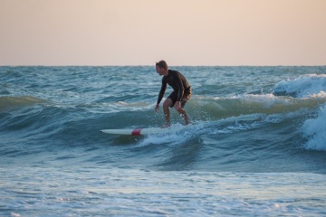 20220320 Surfing @ South Jetty