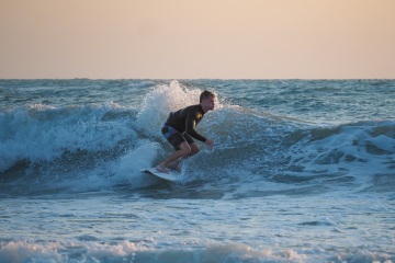 20220320 Surfing @ South Jetty