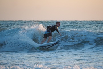 20220320 Surfing @ South Jetty