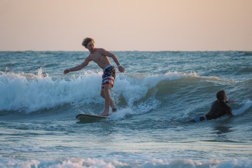 20220320 Surfing @ South Jetty