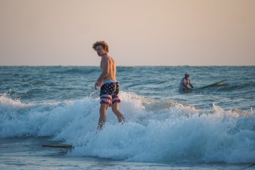 20220320 Surfing @ South Jetty
