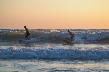 20220320 Surfing @ South Jetty