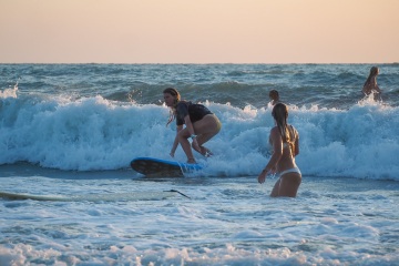20220320 Surfing @ South Jetty