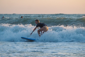 20220320 Surfing @ South Jetty