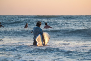 20220320 Surfing @ South Jetty