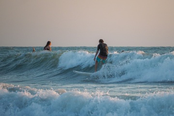 20220320 Surfing @ South Jetty