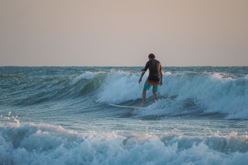 20220320 Surfing @ South Jetty