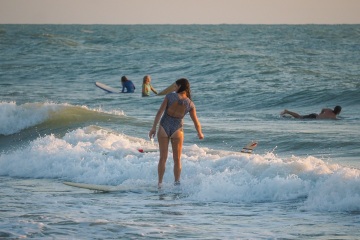 20220320 Surfing @ South Jetty
