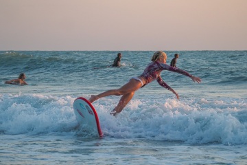 20220320 Surfing @ South Jetty