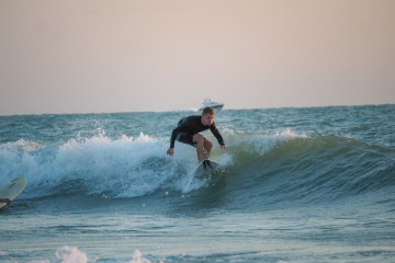 20220320 Surfing @ South Jetty