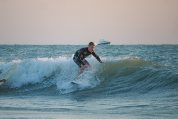 20220320 Surfing @ South Jetty