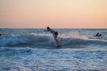 20220320 Surfing @ South Jetty