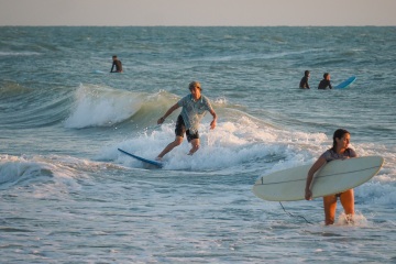 20220320 Surfing @ South Jetty