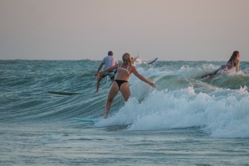 20220320 Surfing @ South Jetty