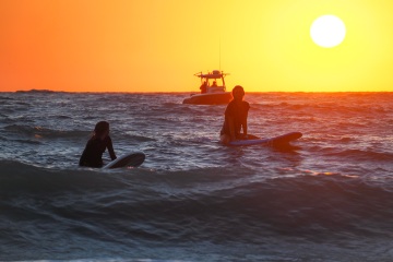 20220320 Surfing @ South Jetty