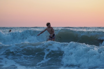 20220320 Surfing @ South Jetty