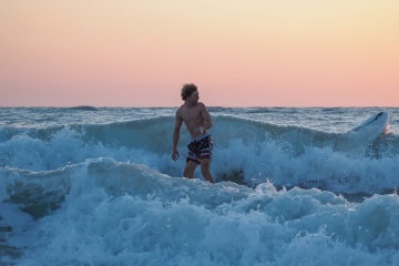 20220320 Surfing @ South Jetty