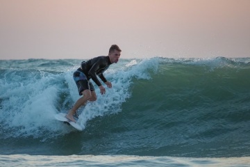 20220320 Surfing @ South Jetty