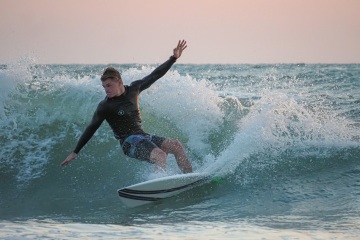 20220320 Surfing @ South Jetty