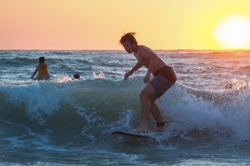 20220320 Surfing @ South Jetty