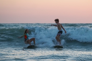 20220320 Surfing @ South Jetty