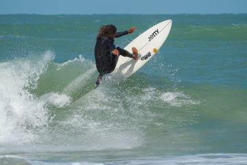 20220409 Moring Surf @ South Jetty