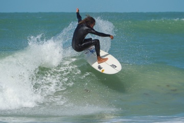 20220409 Moring Surf @ South Jetty