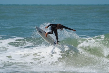 20220409 Moring Surf @ South Jetty