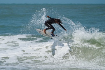20220409 Moring Surf @ South Jetty