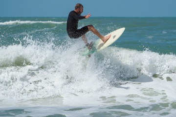 20220409 Moring Surf @ South Jetty