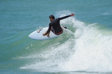 20220409 Moring Surf @ South Jetty