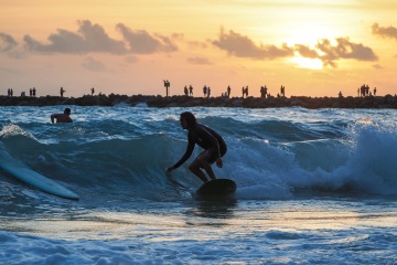 20220612-sunset-surfing-south-jetty