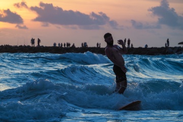 20220612-sunset-surfing-south-jetty