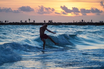 20220612-sunset-surfing-south-jetty
