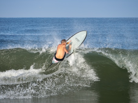 20240912-Surfing-North-Jetty