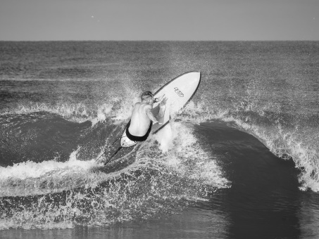 20240912-Surfing-North-Jetty