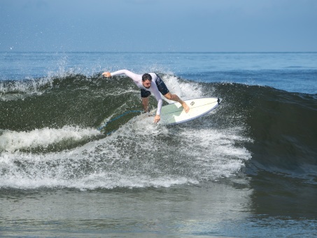 20240912-Surfing-North-Jetty