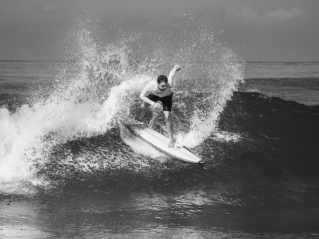 20240912-Surfing-North-Jetty