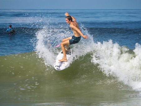 20240912-Surfing-North-Jetty