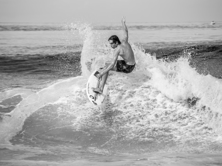 20240912-Surfing-North-Jetty