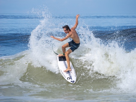 20240912-Surfing-North-Jetty