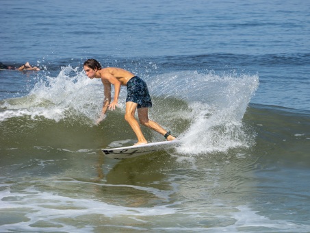 20240912-Surfing-North-Jetty