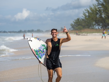 20240912-Surfing-North-Jetty