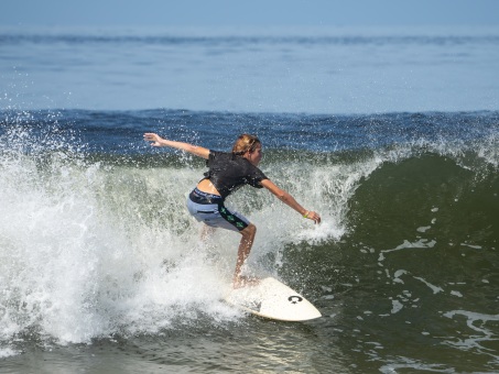 20240912-Surfing-North-Jetty